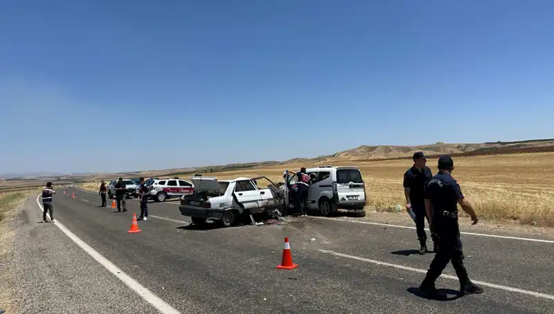 Adıyaman'daki Trafik Kazasında Yürekleri Yakan Kaybı: 4 Can Gitti