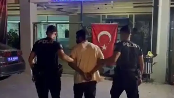 İzmir’de 18 Yıl 9 Ay Hapis Cezasıyla Aranan Firari Kişi Yakalandı!