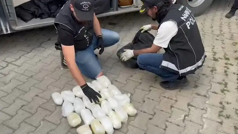 Yolcunun Valizinde Şok Eden Yakalama: 13 Kilo Metamfetamin!