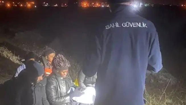 İzmir'de 7 Düzensiz Göçmenin Yakalanması: Olayın Detayları Açıklandı