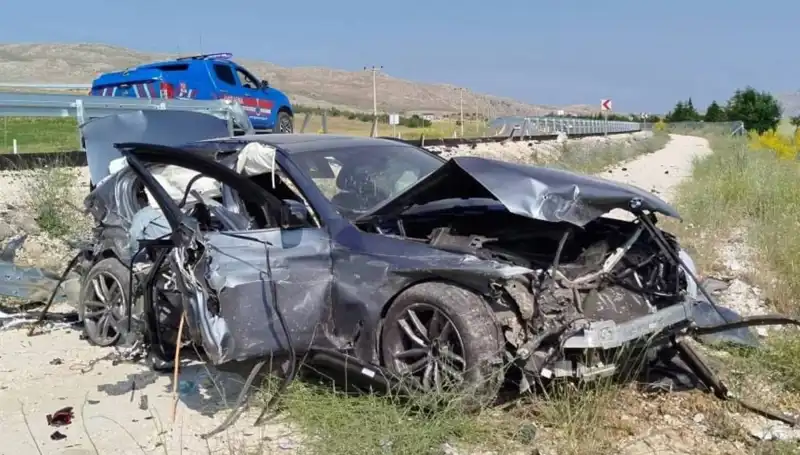 Sivas’ta İki Ayrı Trafik Kazasında 9 Kişi Yaralandı: Olay Yerin Görüntüleri Endişelendirdi