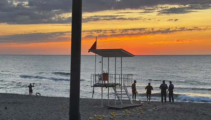 İnkumu Plajı’nda Deniz Akıntısı Alarmı: Tatilcileri Neler Bekliyor?
