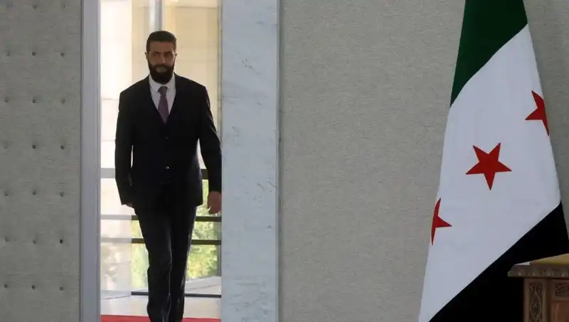Fransa’dan Suriye’nin Yeniden İnşasına Destek: Şara-Macron Zirvesi’nden Çarpıcı Kararlar