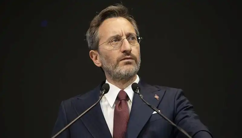 Fahrettin Altun'dan Özgür Özel'e Sert Tepki: Siyasi Sorumluluk Nedir?