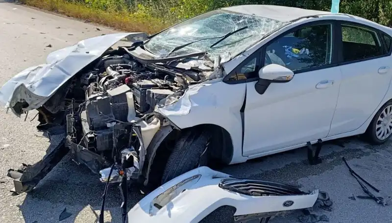 Çanakkale'de Trafik Kazası: İki Kişi Yaralandı, Olay Yeri Karşıyaka