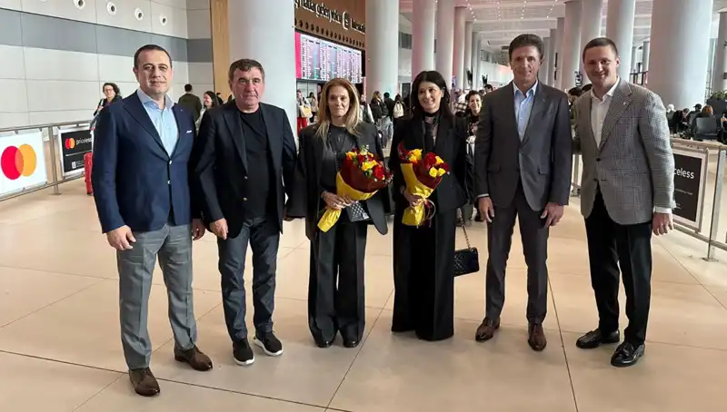 Hagi ve Popescu: İstanbul'da Yeni Bir Efsane Doğuyor!