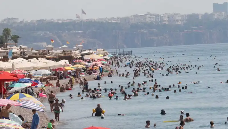 Antalya'da Deniz Suyu Sıcaklığı Rekor Seviyede!