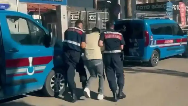 Türkiye'de Suç Ağlarına Şok Operasyon: 10 İlde 74 Gözaltı