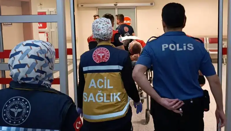 Polis Ekiplerinin Karıştığı Kaza: İki Yaralı Olayın Detayları