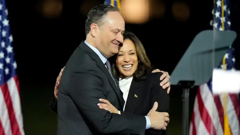 Trump, Kamala Harris’in Eşini Neden Kovdu? Şok Detaylar Ortaya Çıktı!