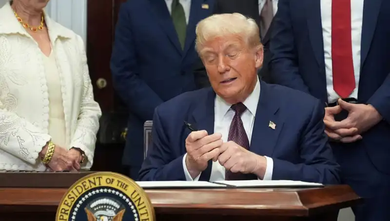 Trump, Beyaz Saray’ı 200 Milyon Dolarla Yenileyecek!