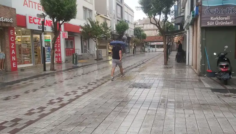 Kırklareli'ni Vurdu: Şiddetli Sağanak Yağış Hayat Durma Noktasına Getirdi