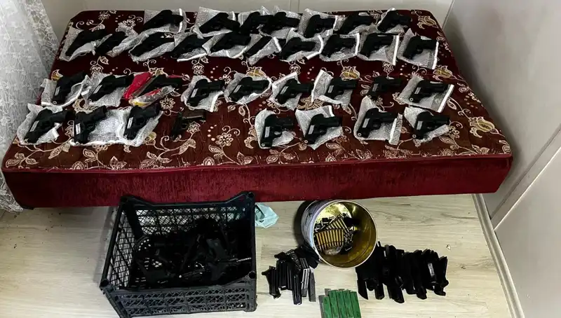 Gaziantep’te Ele Geçirilen Silahlar ve El Bombasının Gizemi