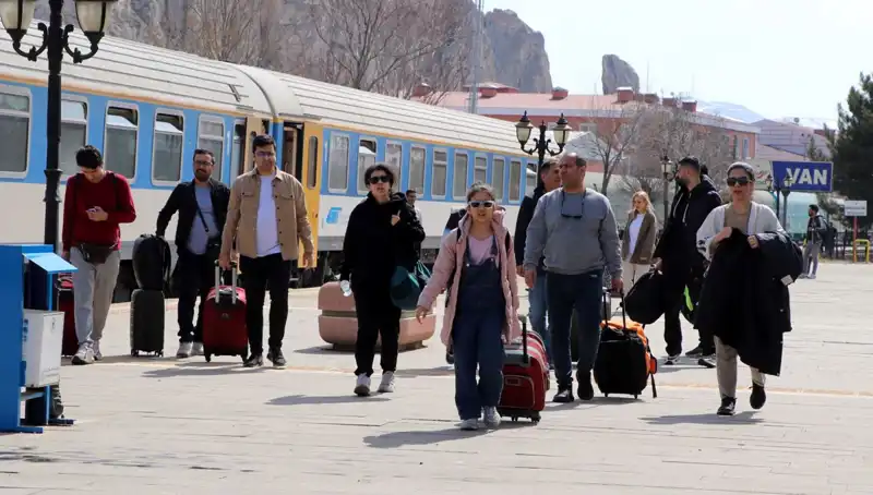 İranlı Turistler Nevruz Bayramı'nda Van'ı Kestikleri Hedef Olarak Seçti
