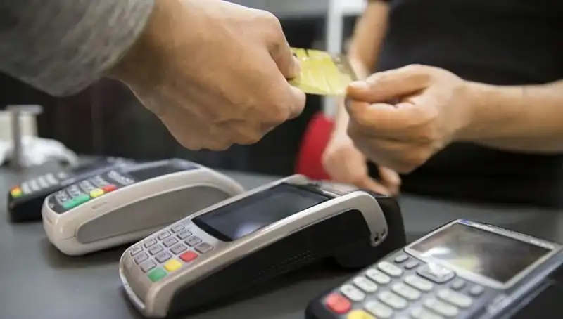 Kartlı Harcamalarda Beklenmedik Artış: Tüketicilerin Cebini Zorluyor mu?