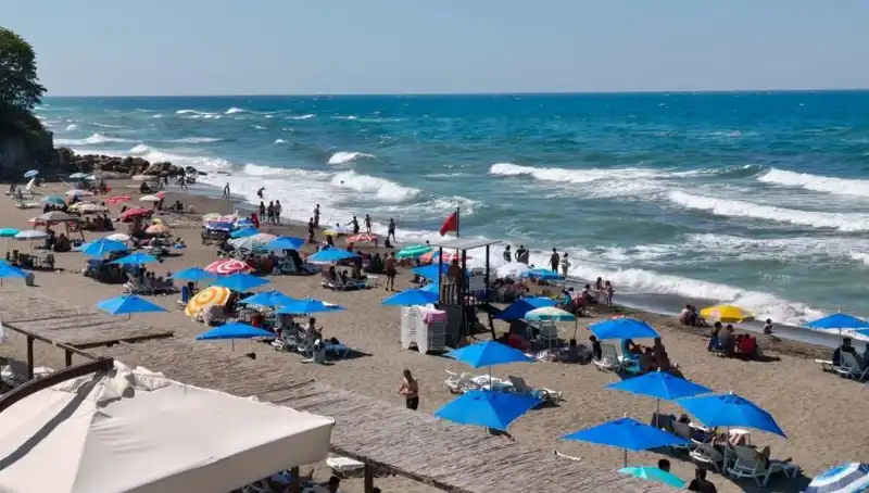 Akçakoca'da Sıcak Havalarla Birlikte Deniz Yasağı Uygulaması Başladı
