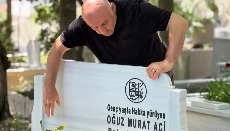 Aci Ailesinin Hüzünlü Babalar Günü: Anılar ve Duygular İç İçe