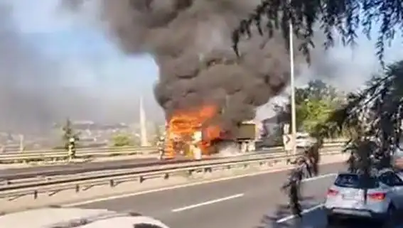 D-100'de Meydana Gelen TIR Yangını, Trafiği Felç Etti