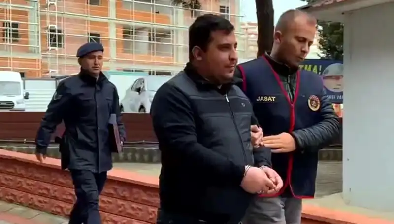 ** 410 Ayrı Suçtan Aranan Zanlı, Polis Operasyonu ile Kıskıvrak Yakalandı!**