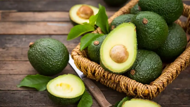 Avokado: Sağlıklı Beslenmenin Gizli Kahramanı mı, Yoksa Riskli Bir Yiyecek mi?