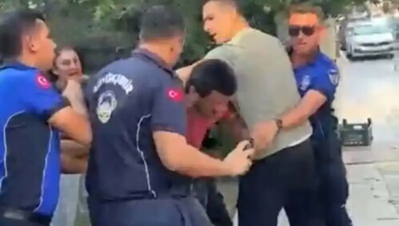 Seyyar Satıcıya Sokakta Zabıta Tarafından Uygulanan Şiddet Olayı