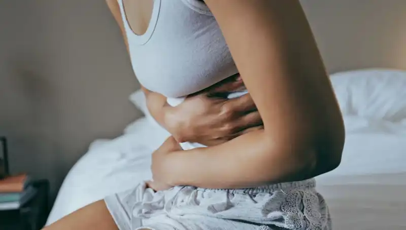 22 Yaşındaki Genç, Görmezden Geldiği Belirtiyle Bağırsağında Kanserle Savaşmaya Başladı!