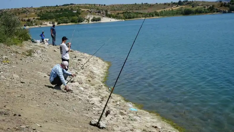 Kafesler Patladı: Balık Avlamak İçin Baraja Koşanların Hikayesi