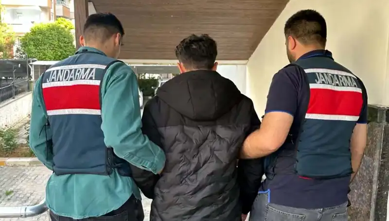 Türkiye'nin Dört İlinde Yüzlerce Kişiyi Dolandıran Çeteye Operasyon