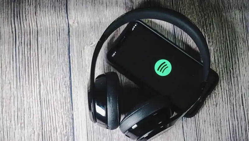 Ölü Sanatçıların Sesleri Yeniden Hayat Buluyor: Spotify'daki Yapay Zeka Şaşkınlığı