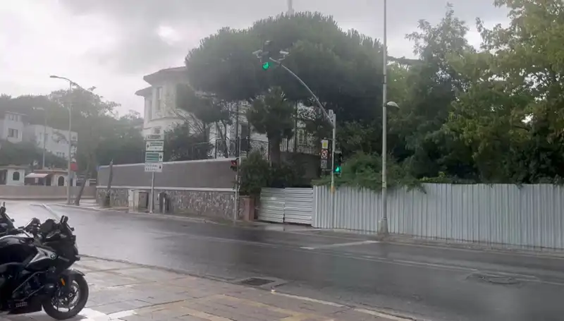İstanbul’da Sağanak Yağışı: Şehir Nefes Aldı, Özlem Dindirdi