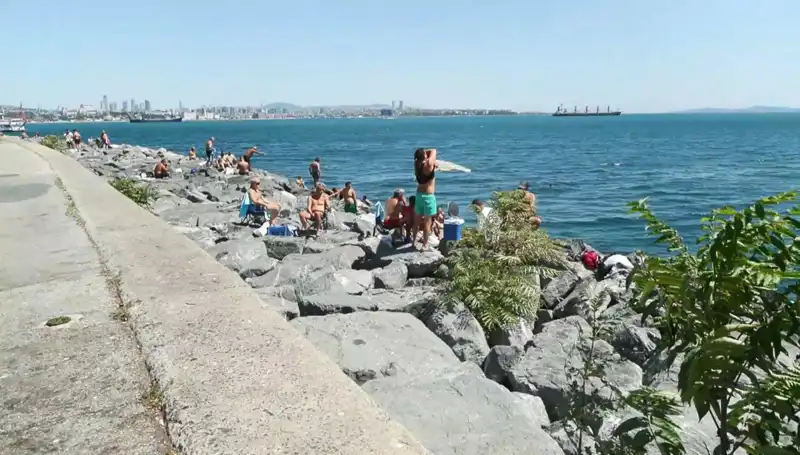 İstanbul'da Hava Sıcakları Artıyor: Sahiller Dolu Dolu!