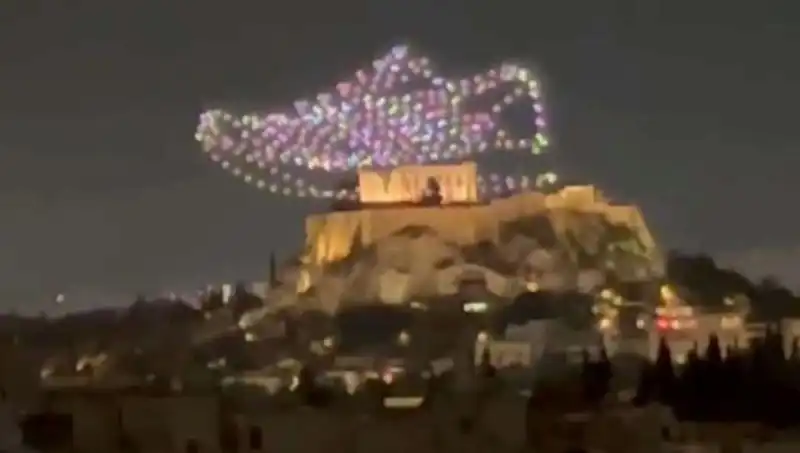 Akropolis’teki Drone Reklamları İçin Soruşturma Başlatıldı
