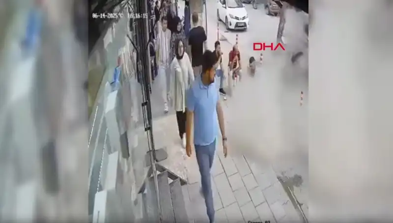 TIR Patiği Patladı, Sokakta Panik ve Korku Dolu Anlar Yaşandı!