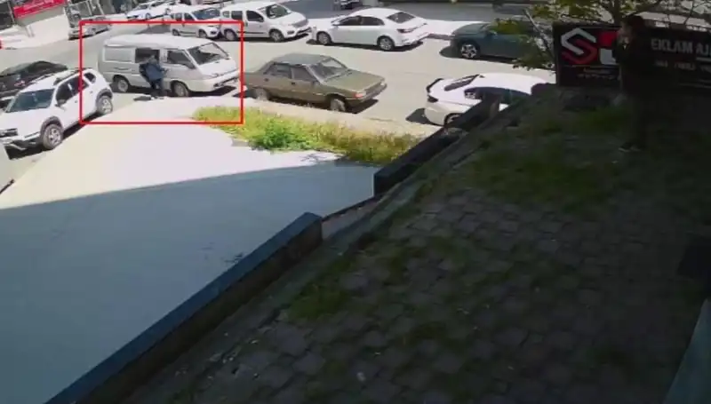 Hırsız Aracını Çalarken Suçüstü Yakalandı!