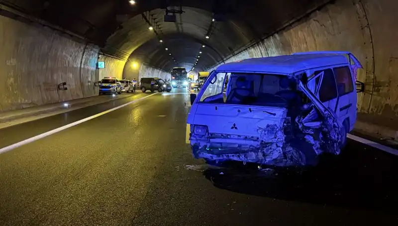 TEM Otoyolu'nda Zincirleme Kaza: Yaralılar ve Yoğun Trafik