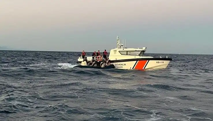 Ayvacık Açıklarında 17 Göçmen Kurtarıldı: Yeni İnsan Kaçakçılığı Yolu mu?
