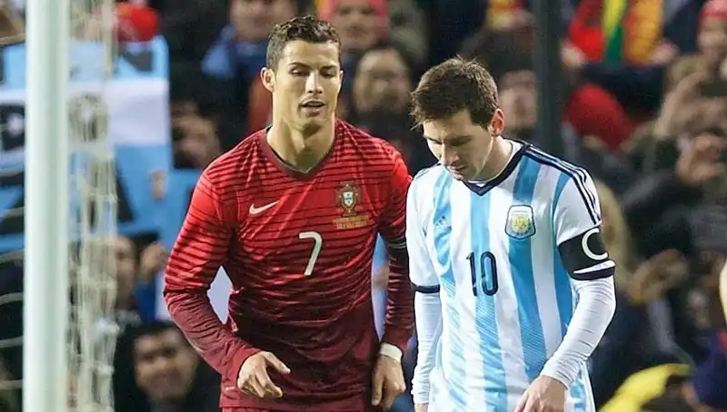 Ronaldo, Messi'ye Üstünlük Sağlayarak Futbol Dünyasını Şaşırtıyor