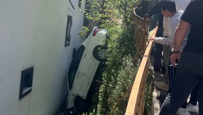 Kağıthane'de Dehşet Anları: Genç Kız Metrelerce Sürüklendi