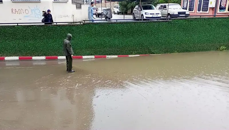 Aydın'da Şiddetli Sağanak: Alt Geçit Su Bastı, Hayat Durma Noktasında!