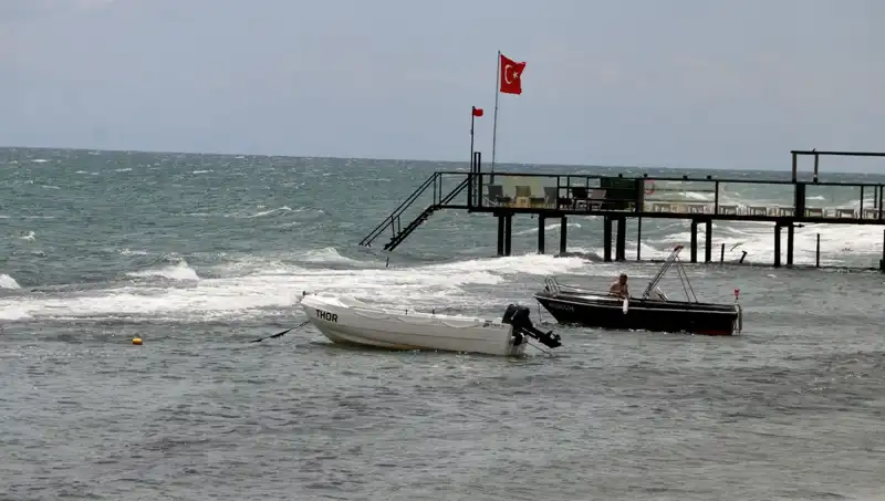 Poyrazın Etkisi: Plajlarda Denize Girmek Yasaklandı