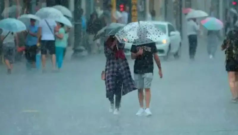 Meteoroloji'den Acil Uyarı: Yangın Bölgesinde Kuvvetli Rüzgar, İstanbul Uğramakta!