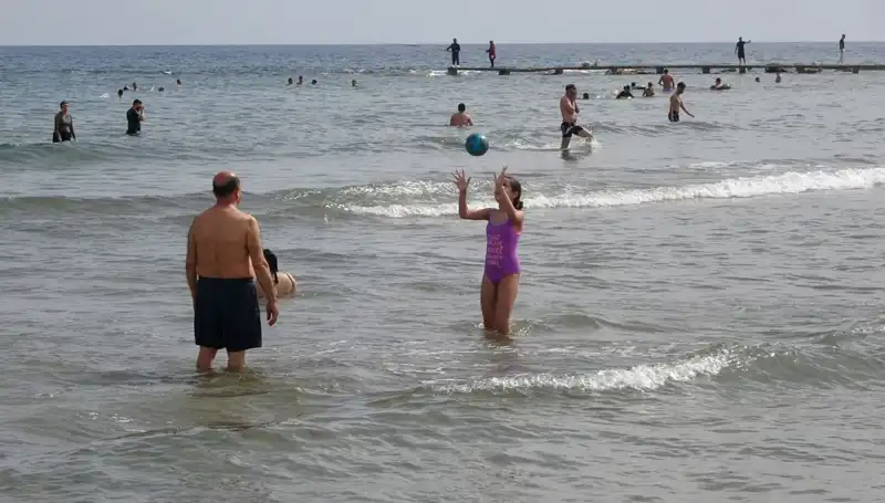 Bu İlde Sıcaklık Rekor Kırdı, Deniz Sezonu Erken Açıldı!