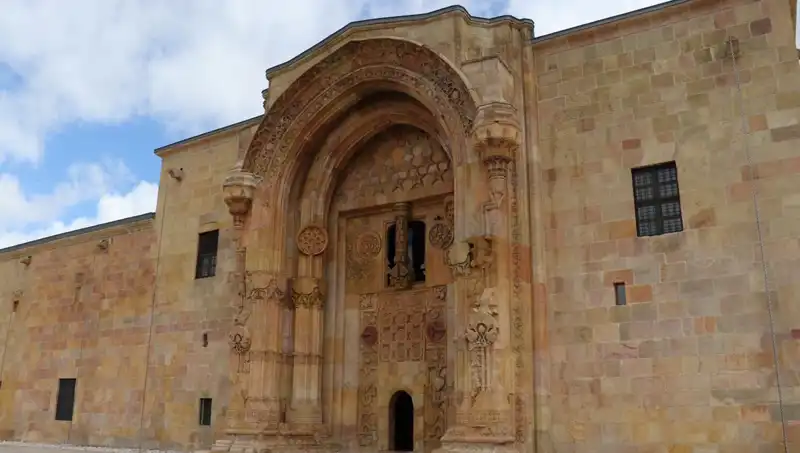 Divriği Ulu Camii ve Darüşşifası: Tarihin İzinde Akın Akın Ziyaretçi!