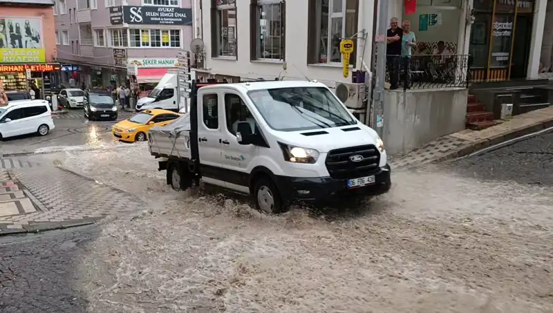 10 Dakikada Gelen Sağanak, Şehirde Su Baskınlarına Yol Açtı!