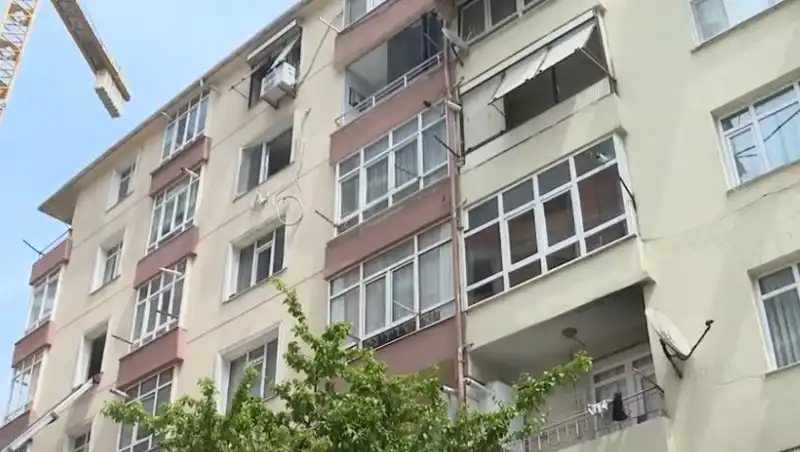 İstanbul’daki Kriz: Patlayan Kolonlarla 96 Daireli Site Tahliye Edildi