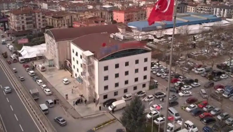Özel Hastaneye Deprem Mührü: 'Perde Betonları Kestiler' İddiası Ne Anlama Geliyor?