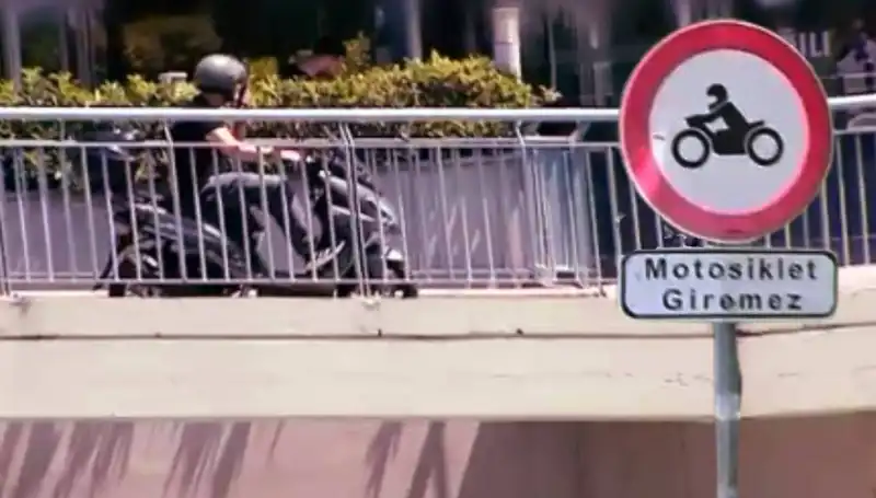 Üst Geçitler Motokuryelerin Etkisi Altında: Kentteki Kaos Artıyor
