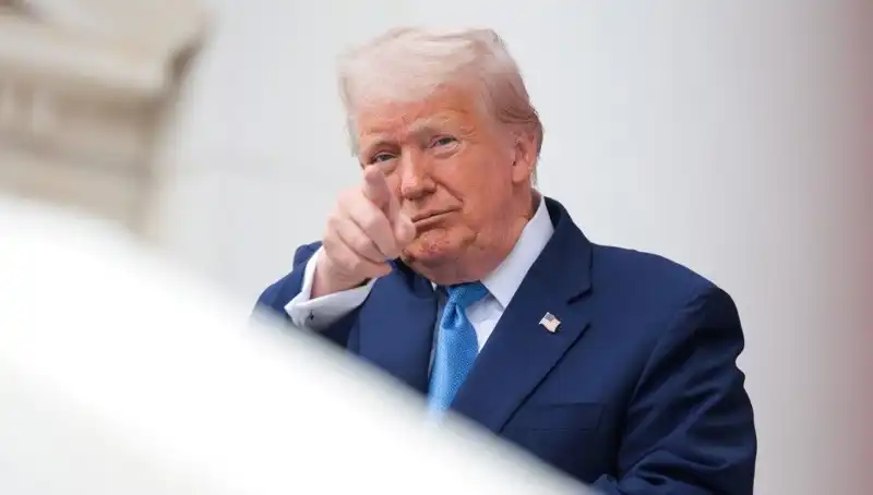Adalet Bakanlığı'nın Trump ile Epstein Belgeleri Arasındaki Bağlantısını Açıkladığı İddia Ediliyor