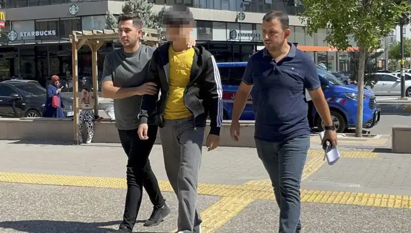 Tartışma Sonrası Kardeşini Bıçaklayan Genç, Adaletin Peşinde