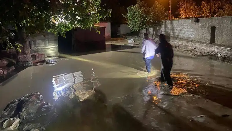 20 Dakikalık Yağışın Yarattığı Felaket: Evler Çöktü ve Boşaltıldı